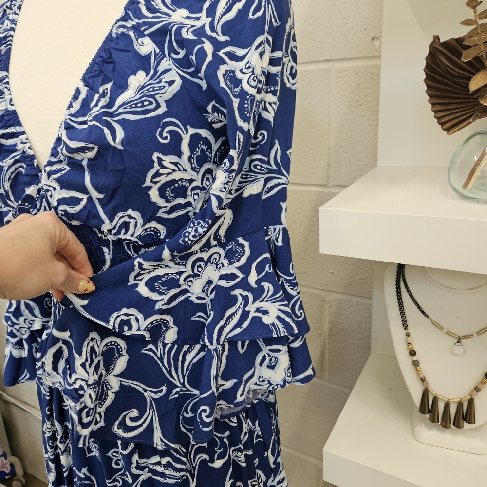 Bell Sleeve Hibiscus Print Dress - Picture 5 of 10
